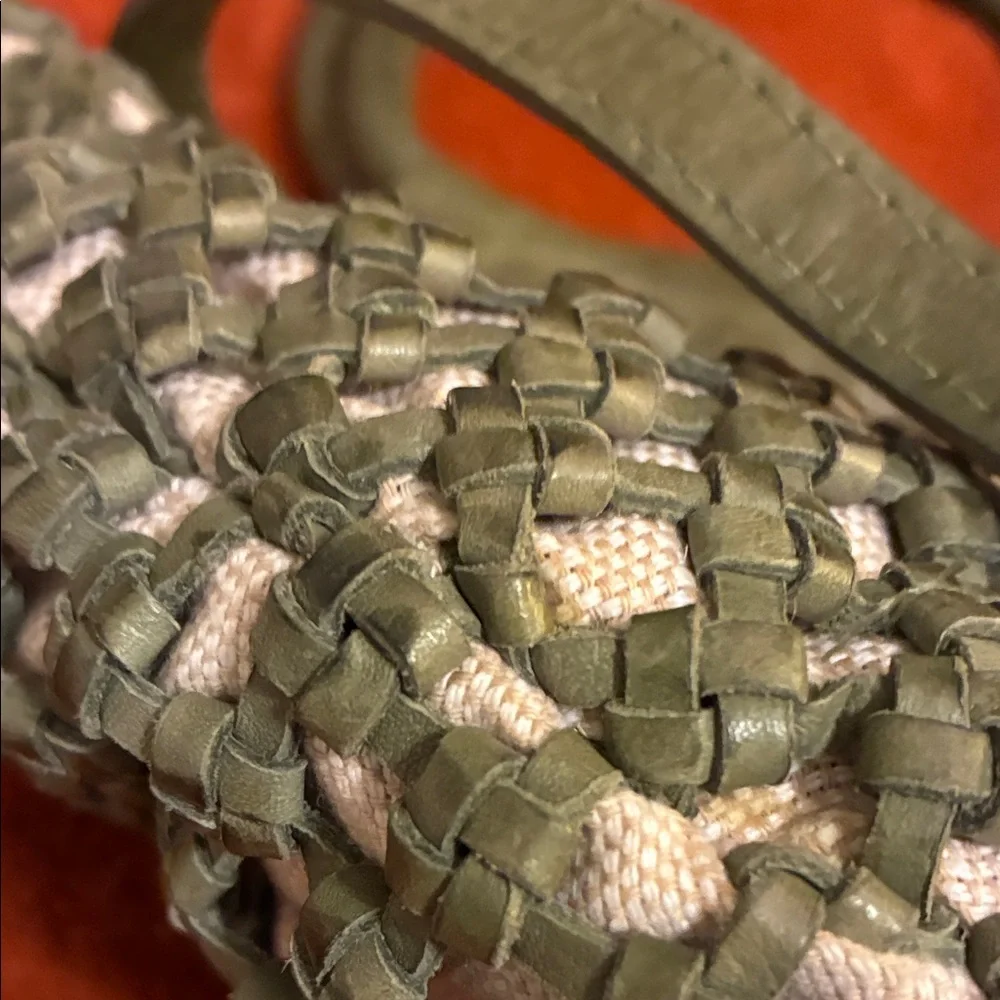 Elegant Woven Leather Handbag - Army Green and Cream - Picture 12 of 14